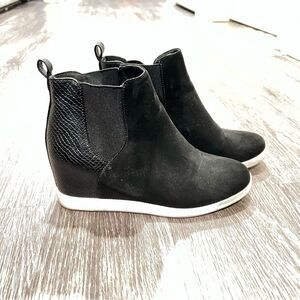 JustFab Black Ankle Booties with White Sole Slip On Sz 9